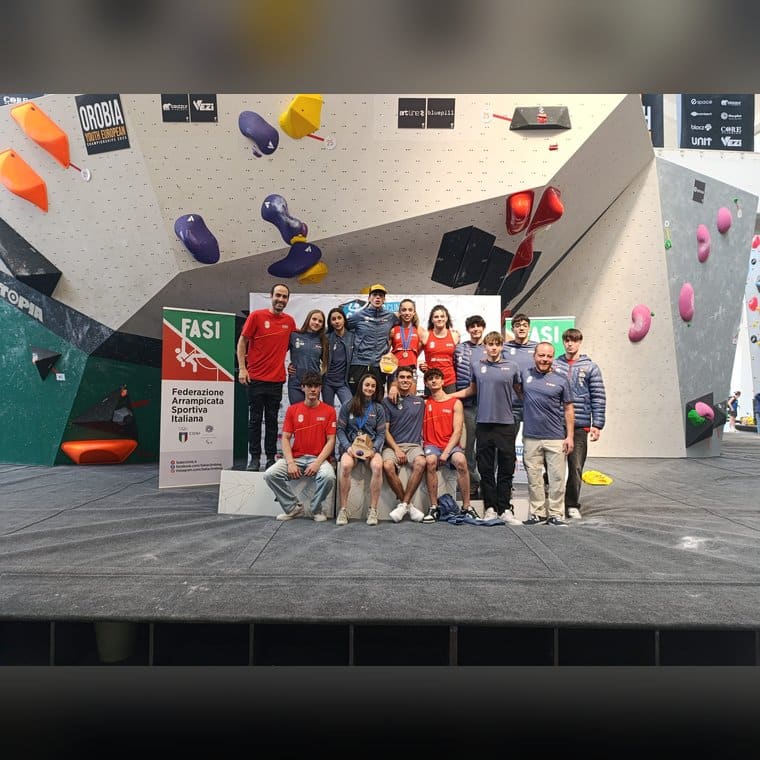 Selección Española con Fisioclimbing · Campeonato de Europa Juvenil de Bloque, Curno, Italia